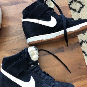 Nike Women’s Sky-Hi Dunks (9.5)